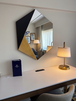 Room, 1 King Bed, Corner