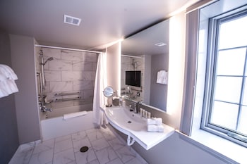 Deluxe Room, 1 King Bed