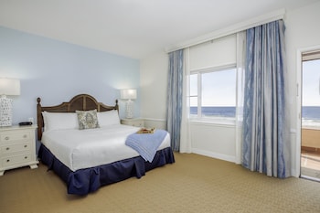 Suite, 1 or 2 beds, Kitchen, Ocean View (Beachfront One Bedroom Suite)