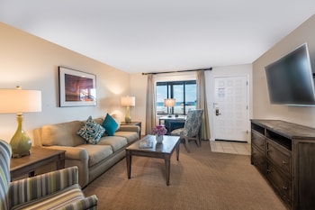 Suite, up to 3 beds, Kitchen, Ocean View(Beachfront Two Bedroom Suite)