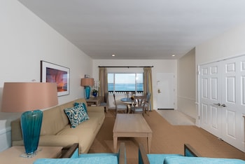 Suite, up to 3 beds, Kitchen, Ocean View(Beachfront Two Bedroom Suite)