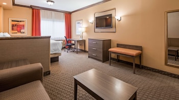 Suite, 1 King Bed, Non Smoking, Refrigerator & Microwave (Living Room;with Sofabed)
