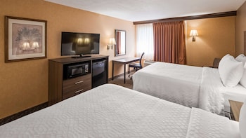 Standard Room, 2 Queen Beds, Non Smoking, Refrigerator & Microwave (Pet Friendly)
