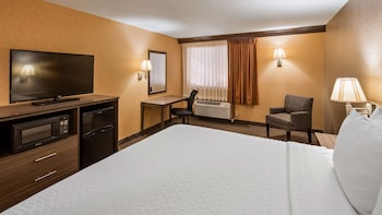 Standard Room, 1 King Bed, Non Smoking, Refrigerator & Microwave