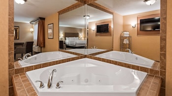 Suite, 1 King Bed, Non Smoking, Jetted Tub