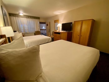 Standard Room, 2 Queen Beds, Non Smoking (Pet Friendly)