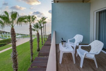 Superior Room, Balcony, Pool View