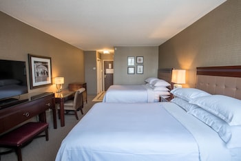 Traditional Room, 2 Double Beds, Poolside