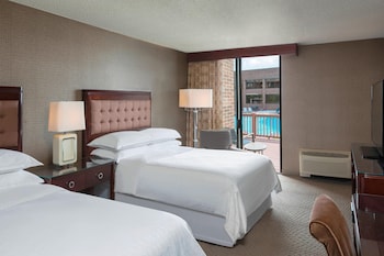 Traditional Room, 2 Double Beds, Poolside