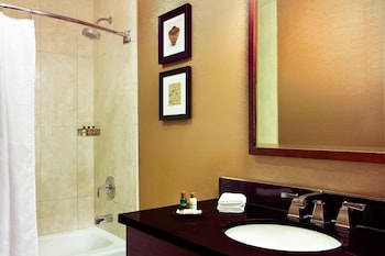 Traditional Room, 2 Double Beds (Mobility Accessible, Tub)