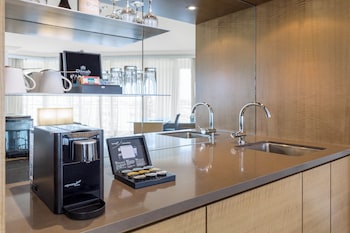 Presidential Suite, Club Lounge Access