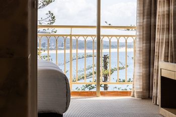 Suite, Club Lounge Access (Pine)