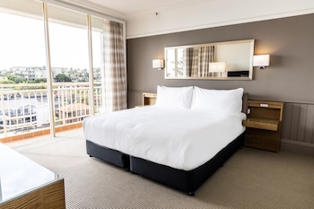 Presidential Suite, Club Lounge Access