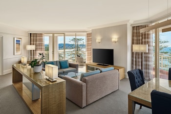 Presidential Suite, Club Lounge Access