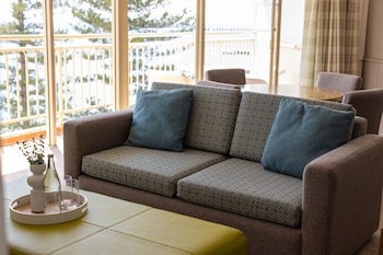 Suite, Club Lounge Access (Pine)