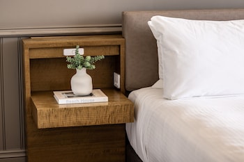 Standard Room, 1 King Bed, Balcony