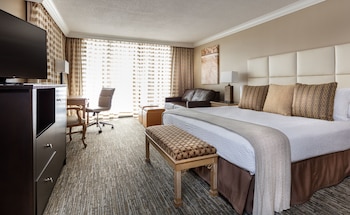 Executive Suite, 1 King Bed, Corner (Adults only floor)