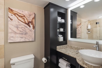 Executive Suite, 1 King Bed, Corner (Adults only floor)
