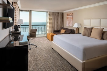 Deluxe Room, 1 King Bed, Corner