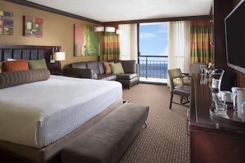 Executive Suite, 1 King Bed, Corner (Adults only floor)