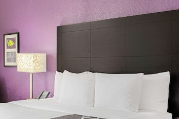 Room, 1 Queen Bed, Accessible, Non Smoking (Mobility/Hearing Impaired Accessible)