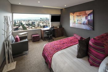 Classic Room, 1 King Bed (Executive Floor)
