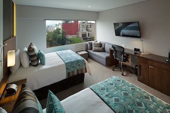 Classic Room, 2 Queen Beds, Club Lounge Access (Polanco View)