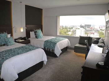 Classic Room, 2 Queen Beds, Club Lounge Access (Polanco View)