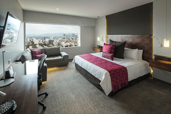 Classic Room, 1 King Bed, Club Lounge Access (Polanco View)