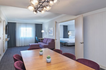 Executive Suite, 1 King Bed with Sofa bed