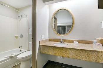 Deluxe Room, 1 King Bed (Smoke Free)