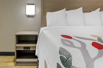 Deluxe Room, 1 King Bed (Smoke Free)