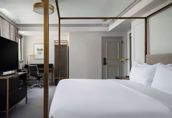 Room, 1 King Bed, Corner