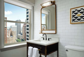 Suite, 1 King Bed