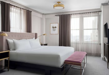 Junior Suite, 1 King Bed, Accessible, Bathtub