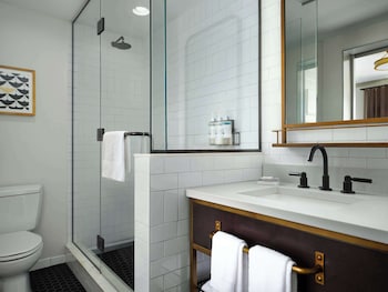 Deluxe Room, 1 King Bed