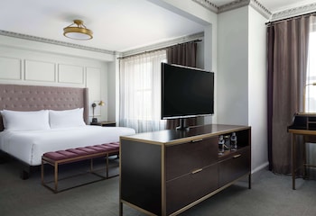 Deluxe Room, 1 King Bed