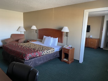 Suite, 1 King Bed, Accessible, Non Smoking