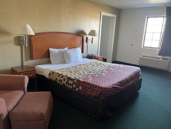 Suite, 1 King Bed, Accessible, Non Smoking