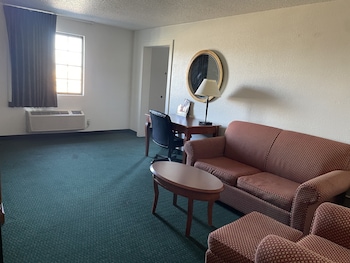 Suite, 1 King Bed, Accessible, Non Smoking