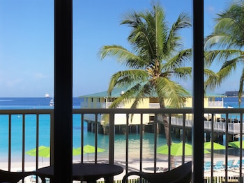 Deluxe Room, 1 King Bed, Balcony, Beach View