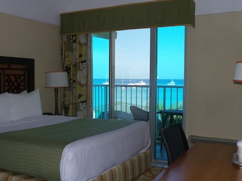 Deluxe Room, 1 King Bed, Balcony, Beach View