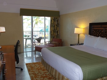 Deluxe Room, 1 King Bed, Balcony, Beach View