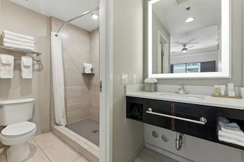 Suite, 2 Queen Beds, Non Smoking (Soaker Tub)