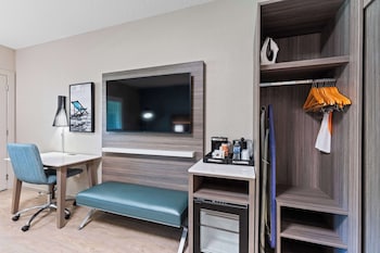 Room, 1 King Bed, Non Smoking