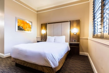 Room, 1 Queen Bed, Non Smoking (Petite)