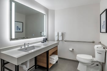 Club Suite, 1 Bedroom (Mobility Accessible, Tub)