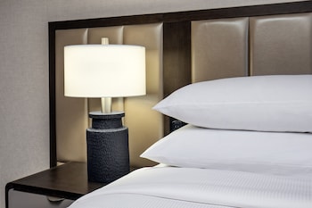 Room, 1 King Bed, Accessible (Roll-In Shower)