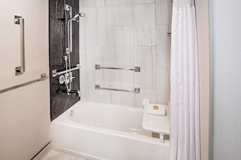 Room, 1 King Bed, Accessible, Bathtub (Hearing)