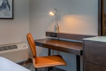 Room, 1 King Bed, Accessible (Roll-In Shower)